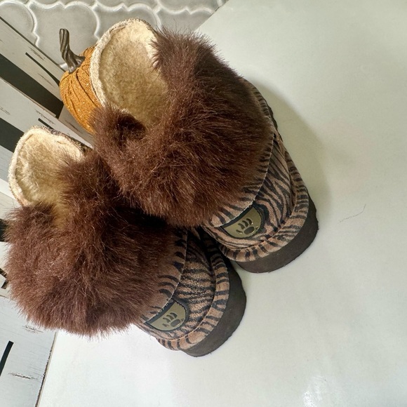 Bearpaw Women’s Size 8 Animal Print Winter Boots - Picture 4 of 8